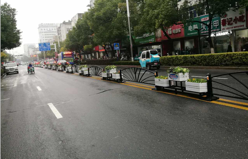 巢湖市—中央隔離護欄花箱